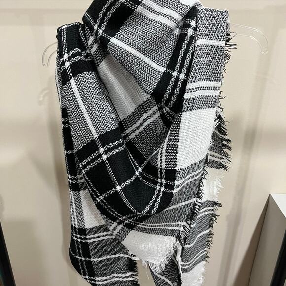 Black and white plaid blanket scarf wrap and shawl - Picture 2 of 5